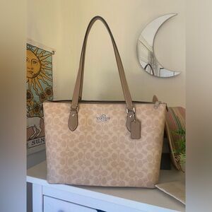Coach Gallery Tote Bag in Signature Canvas